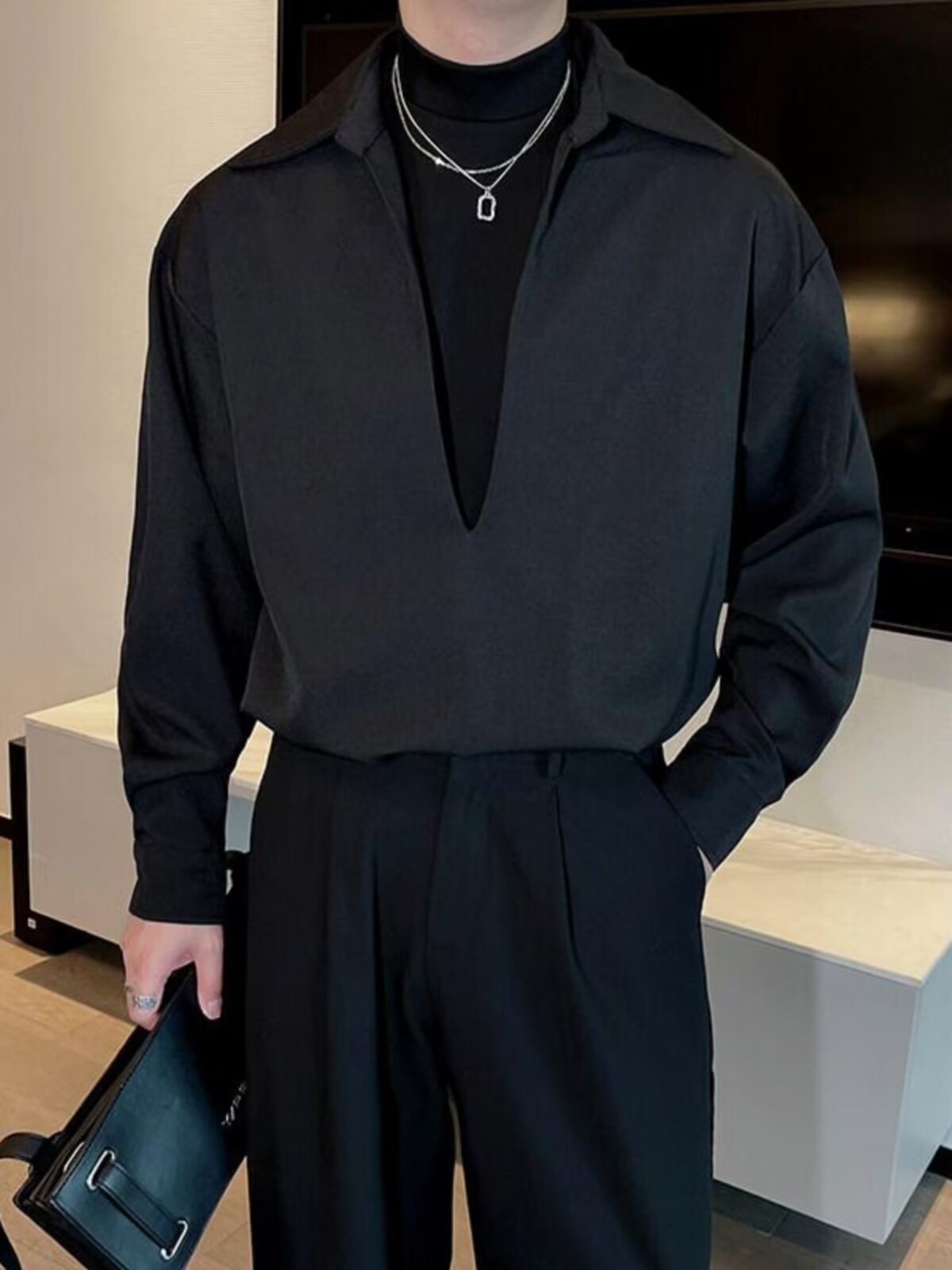Fake two piece men's long sleeved patchwork V-neck shirt