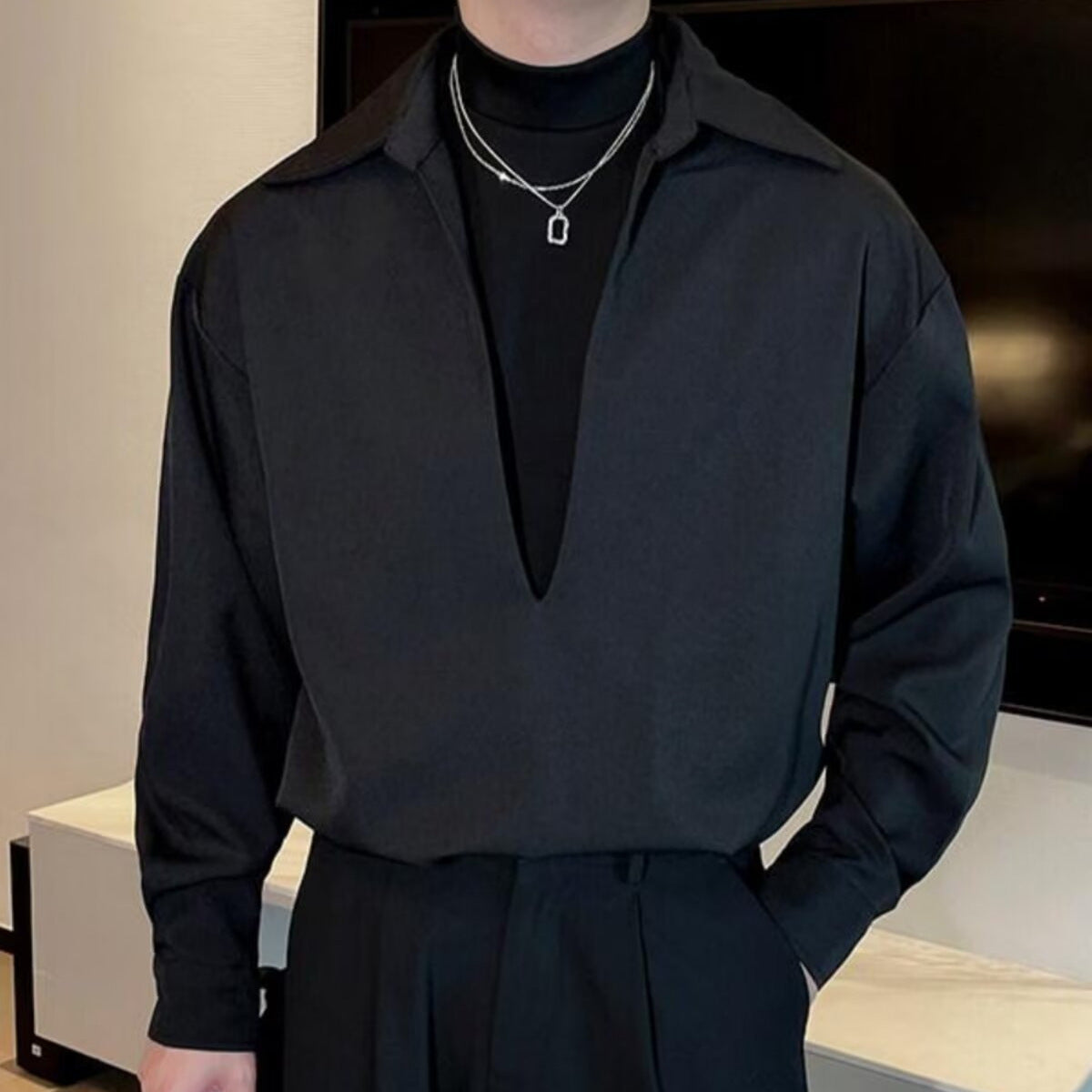 Fake two piece men's long sleeved patchwork V-neck shirt